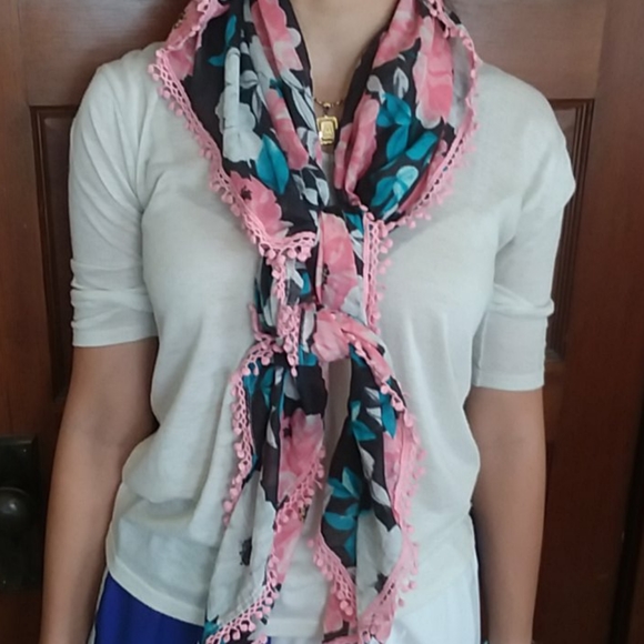 Aeropostle Floral Scarf - Picture 3 of 7